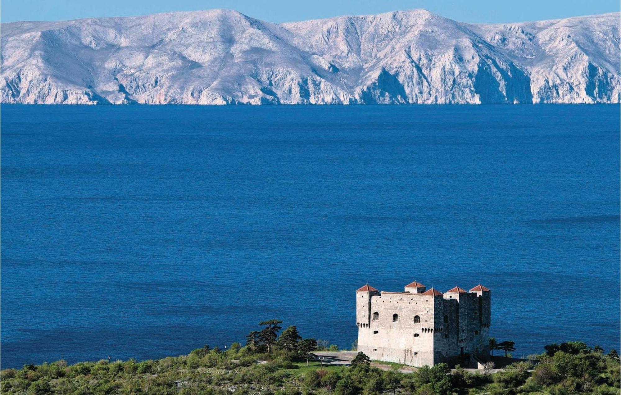 3 Bedroom Beautiful Apartment In Senj Senj  Exterior photo